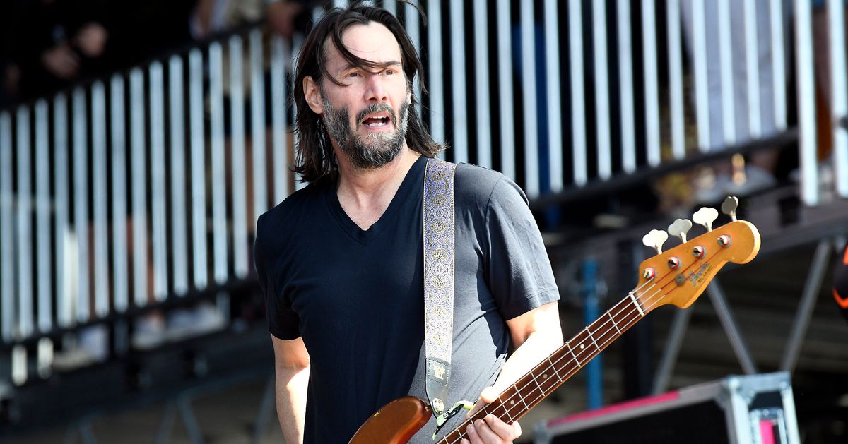 Keanu Reeves Overcomes Jitters To Play With Old Band Dogstar As The Keanussance Rocks On