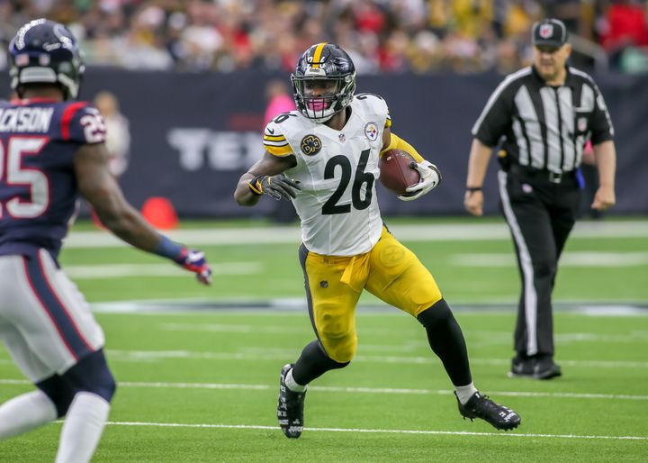 Pittsburgh Steelers running back Le'Veon Bell carries the ball against the Houston Texans on Dec. 25, 2017 in Houston.
