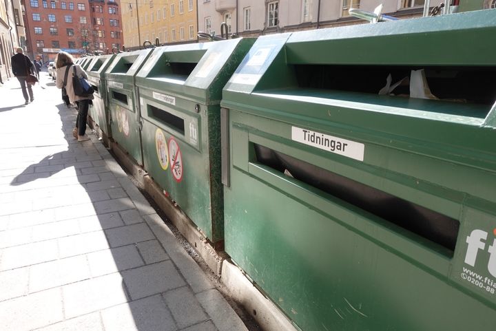 環境先進国のスウェーデンの街中には、共有の「リサイクルステーション」が設置されている