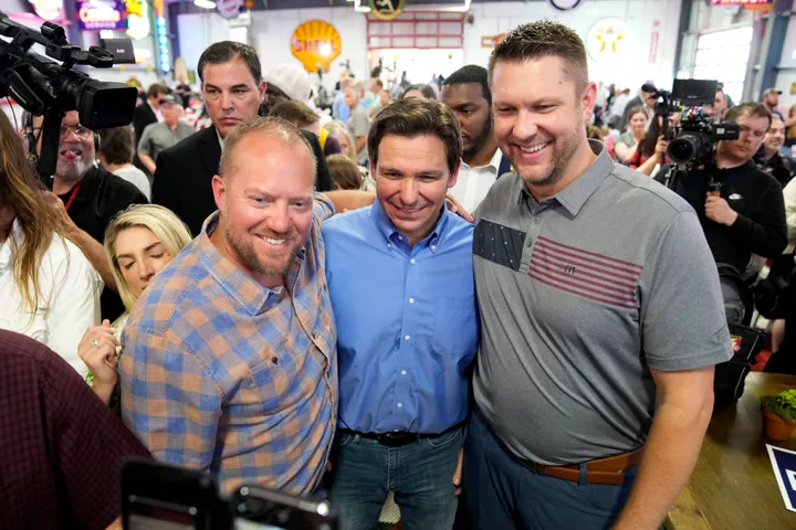 Ron DeSantis Kicks Off Campaign In Iowa After Bungled Twitter Announcement (huffpost.com)