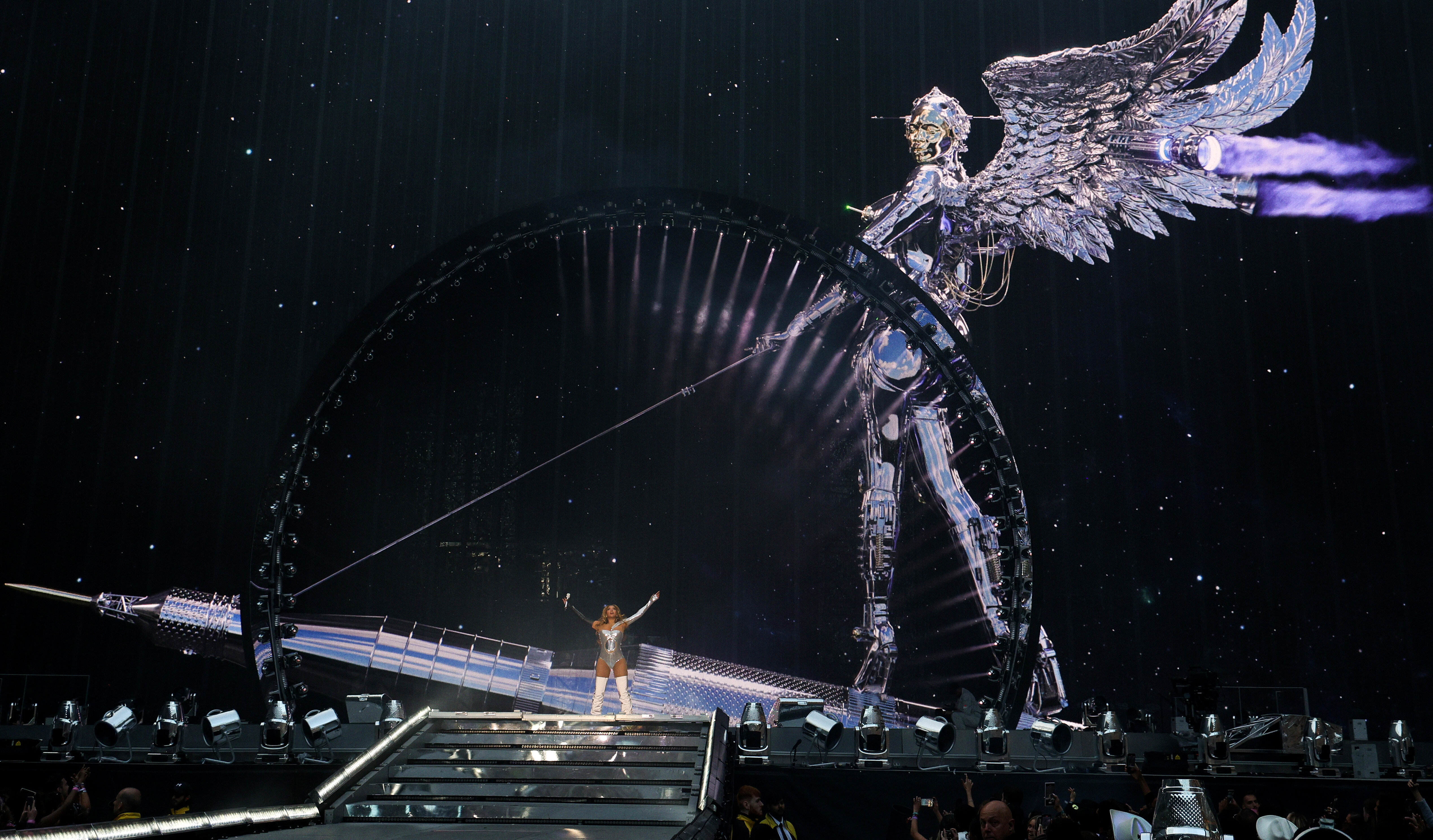 Beyoncé's Set Designer Breaks Down Renaissance Tour Staging | HuffPost ...