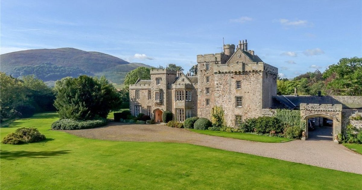 Yup, This Castle Is Cheaper Than A Flat In London - Vimarsana News