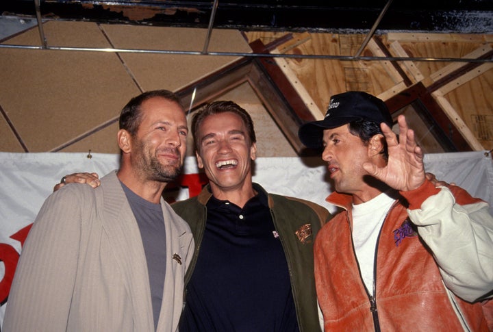 Willis, Schwarzenegger e Stallone na abertura do Planet Hollywood em Nova York.