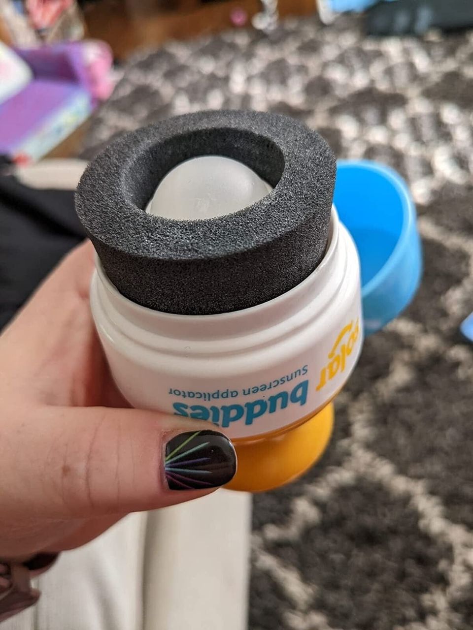 A refillable roll-on sponge sunscreen applicator