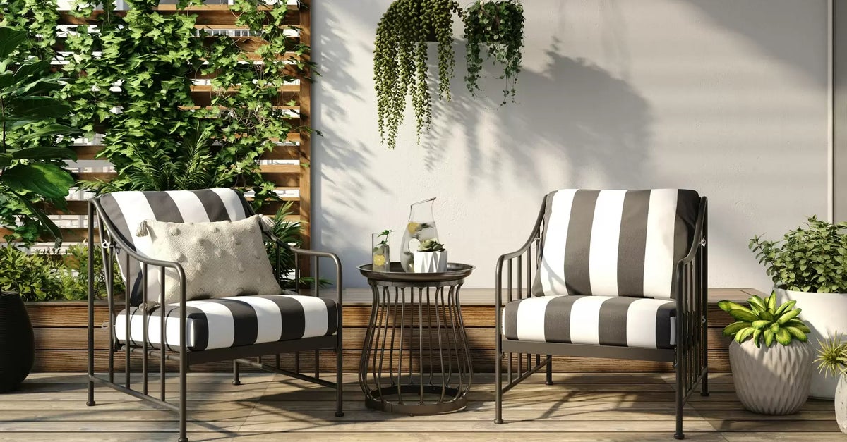 There s A High End Lookalike Patio Set On Sale At Walmart