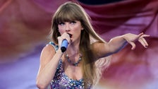 Taylor Swift Hilariously Reacts To Accidentally Swallowing ‘Delicious’ Bug Onstage