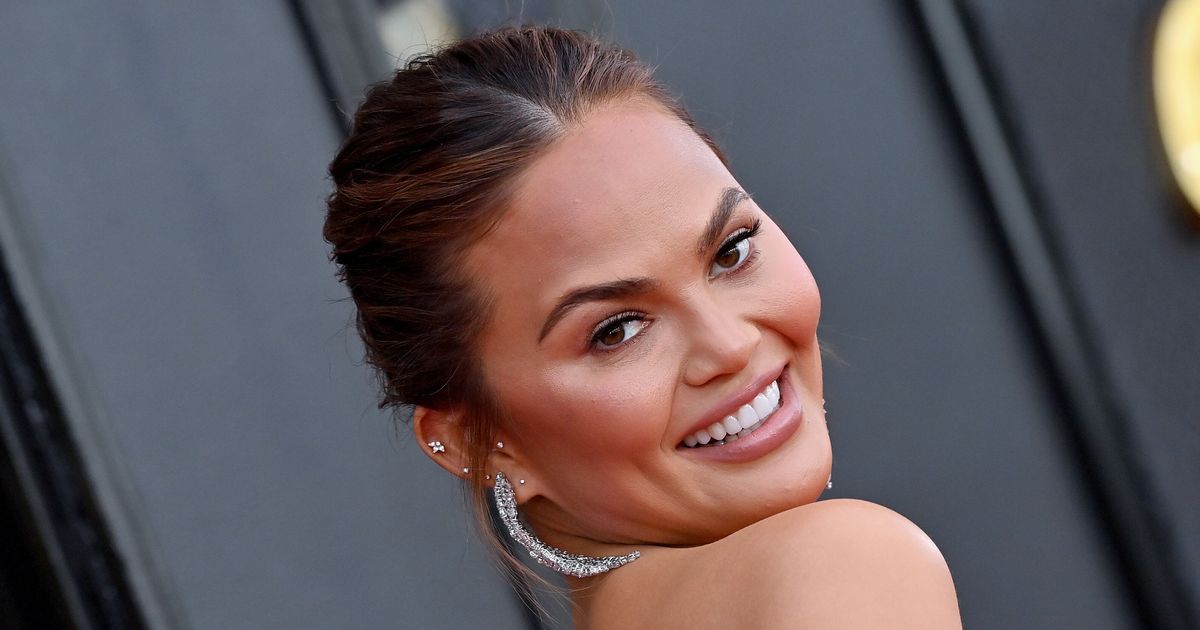 Chrissy Teigen Thought She Had An Identical Twin, But The Truth Was Much More Confusing