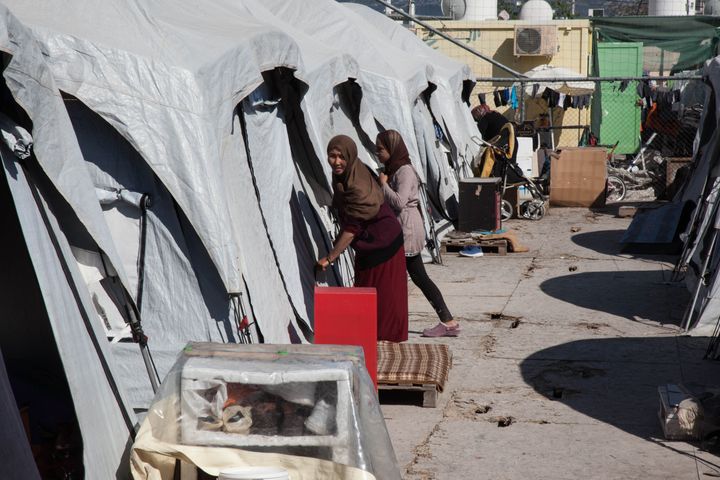 Πρόσφυγες στον προσφυγικό καταυλισμό του Ελαιώνα, Ελλάδα στις 21 Απριλίου 2021. (Photo by Konstantinos Zilos/NurPhoto via Getty Images)