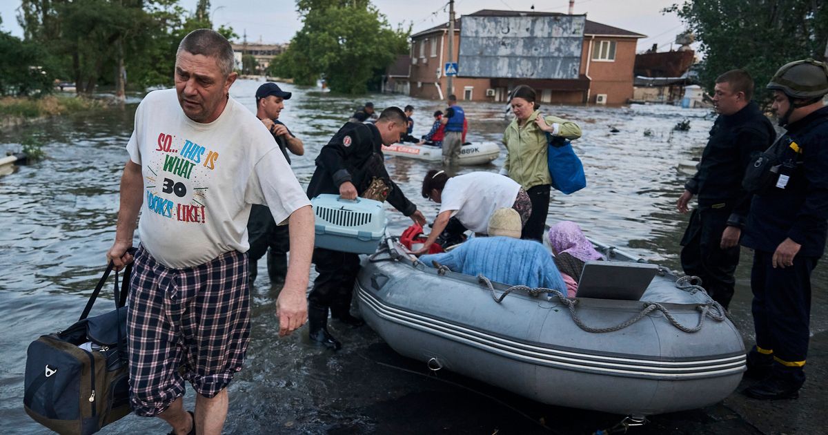 Ukrainians Make Desperate Escape From Floods After Dam Collapse, With Shelling Overhead
