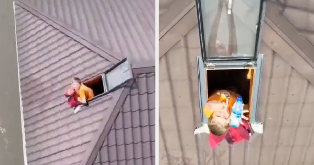 Ukrainian Drones Drop Water Bottles To Civilians Stranded In The Floods - Vimarsana News