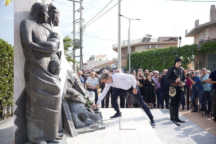 Ο πρόεδρος της ΝΔ στο Μνημείο Γενοκτονίας των Ποντίων στον Ασπρόπυργο