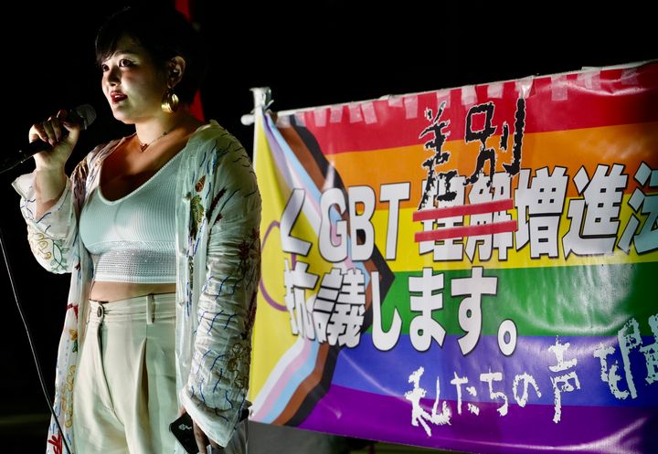 LGBT理解増進法について抗議する参加者