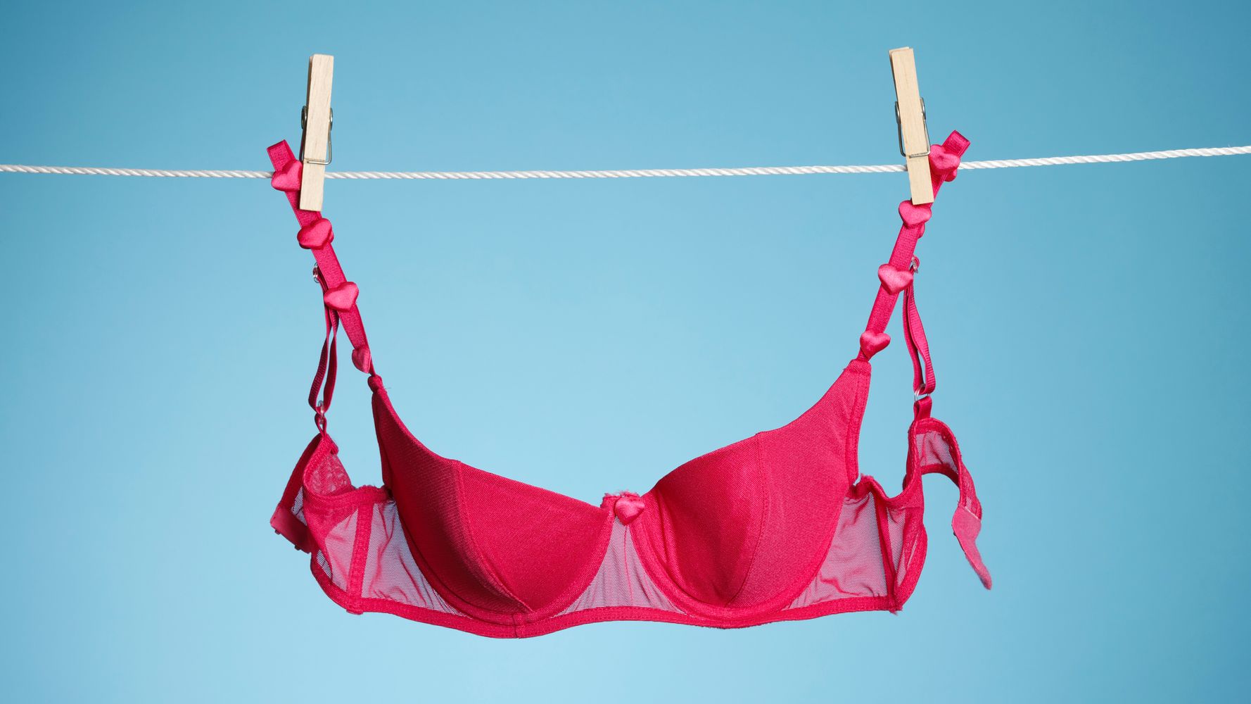 A Woman Showed Us How Dirty Our Bra's Really Are And We're All Horrified