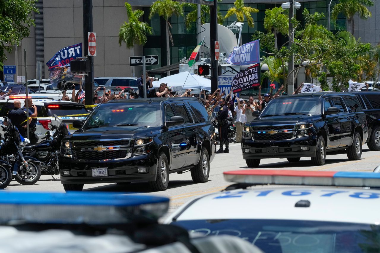 The motorcade carrying Trump arrives at the courthouse, June 13.