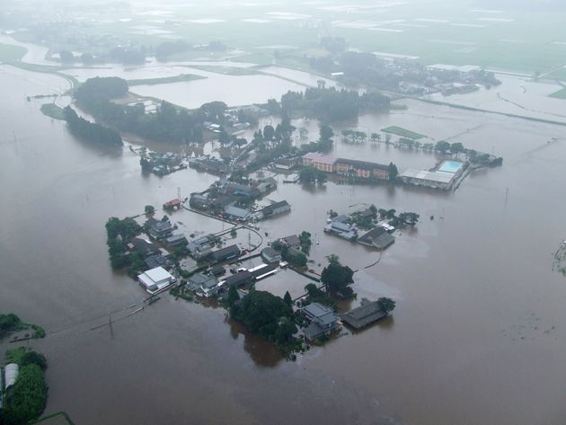 大雨の影響で冠水した熊本県阿蘇市内＝2012年07月12日［時事通信＝福岡市消防局提供］