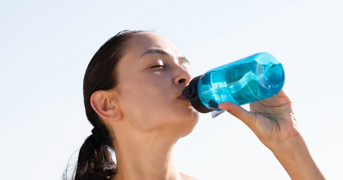 No, You Really Shouldn't Be Drinking Fizzy Drinks in A Heatwave - Vimarsana News