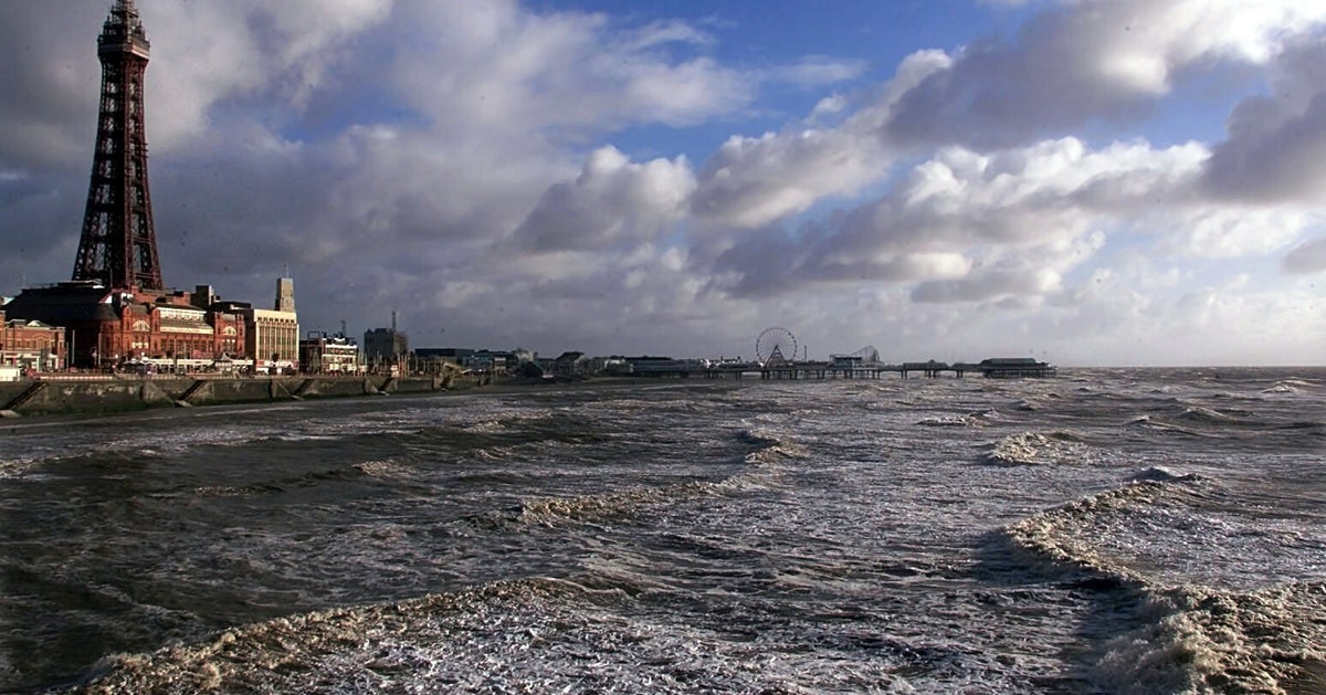 Sewage Spill Means Swimmers Urged To Avoid Blackpool Waters - Vimarsana News