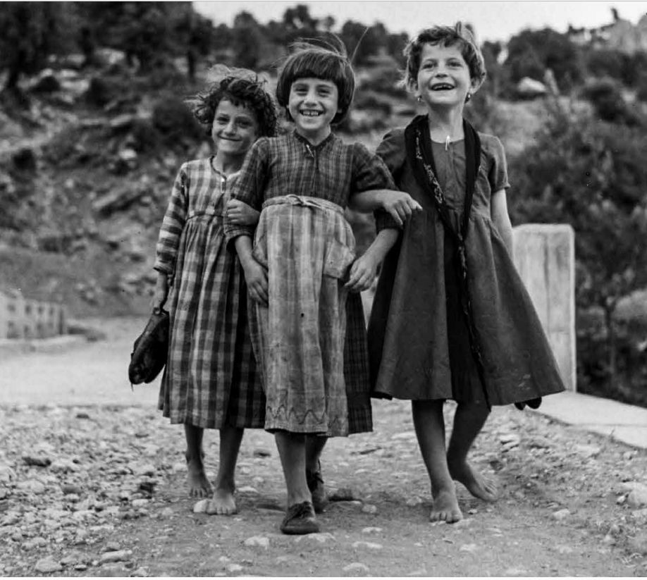 Ηπειρος, Ανω Περιστέρι 1961. Η Λαμπρινή, η Μαρία κι η Ελένη