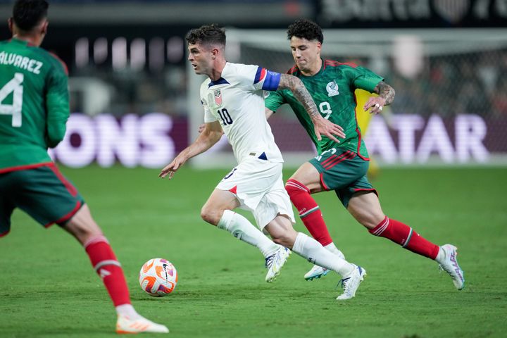 Christian Pulisic of the United States moving with the ball during a CONCACAF Nations League game between Mexico and United States at Allegiant Stadium on June 15, 2023.