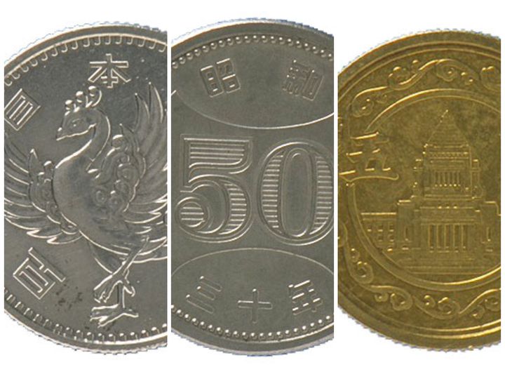 現在でも使える古い硬貨。左から百円銀貨幣（鳳凰）、五十円ニッケル貨幣（穴なし）、五円黄銅貨幣（穴なし）