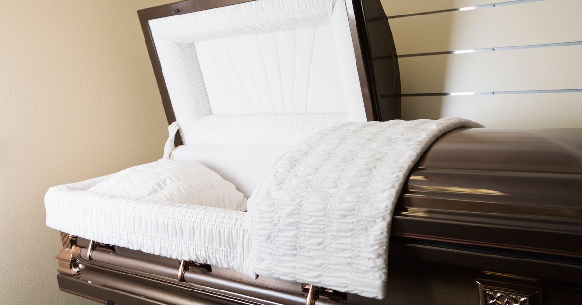 Ecuadorian Woman Passes Away in Hospital a Week After Knocking on Her Coffin During Wake