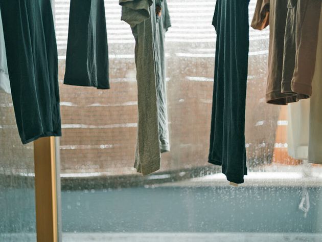 扇風機で干す時間が1/3以下に？ 梅雨時期に洗濯物を早く乾かすコツ