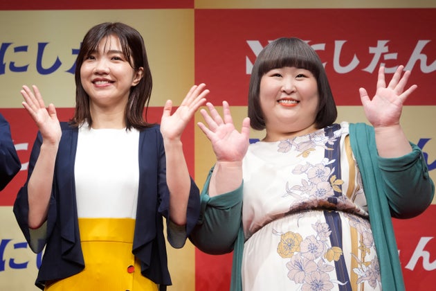 3時のヒロインの福田麻貴さん（左）とかなでさん＝2023年5月15日