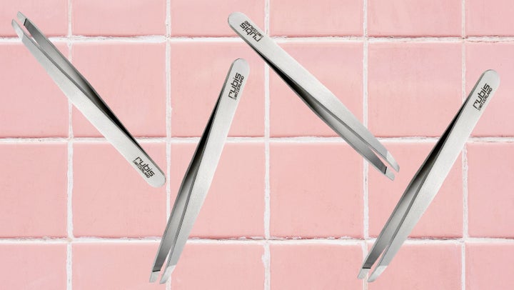 These classic Rubis Switzerland tweezers feature perfectly aligned slanted tips for precise hair grabbing.