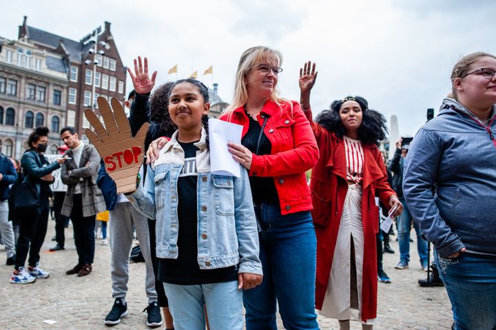 Πάνω από 26,000 γονείς διαδήλωσαν σε ολλανδικές πόλεις για την απόρριψη των αιτήσεων τους για παροχή επιδοματος.