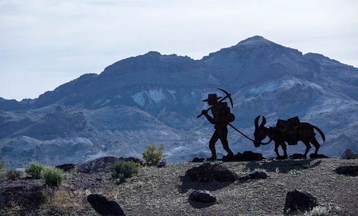 Περισσότερο από έναν αιώνα αφότου οι πρόγονοί της νικήθηκαν από σιδηρόδρομους, χρυσοθήρες, κτηνοτρόφους και κυνηγούς, η αντιλόπη pronghorn επέστρεψε για να βοσκήσει αγριολούλουδα κοντά στα βόρεια όρια του Εθνικού Πάρκου Death Valley, έξω από την πόλη Beatty. 6 Μαϊου 2020. (Brian van der Brug / Los Angeles Times via Getty Images)