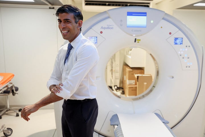 British Prime Minister Rishi Sunak visits a mobile lung health check unit in Nottingham, Britain, June 26, 2023. REUTERS/Phil Noble/Pool