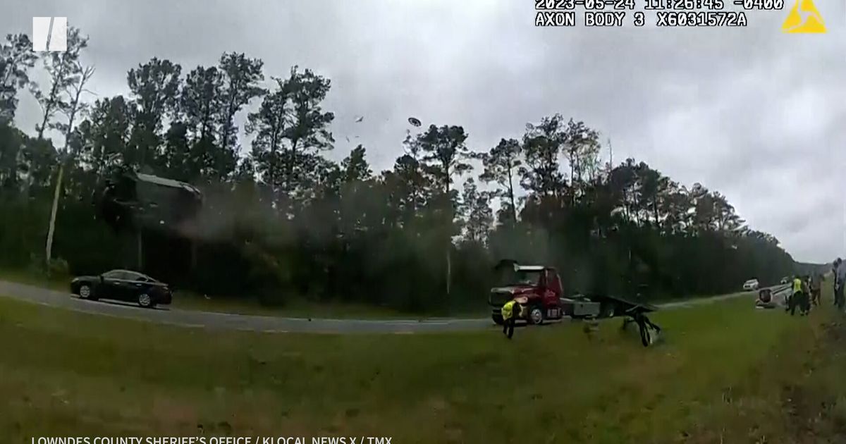 Car Flies Off Tow Truck Ramp Huffpost Videos