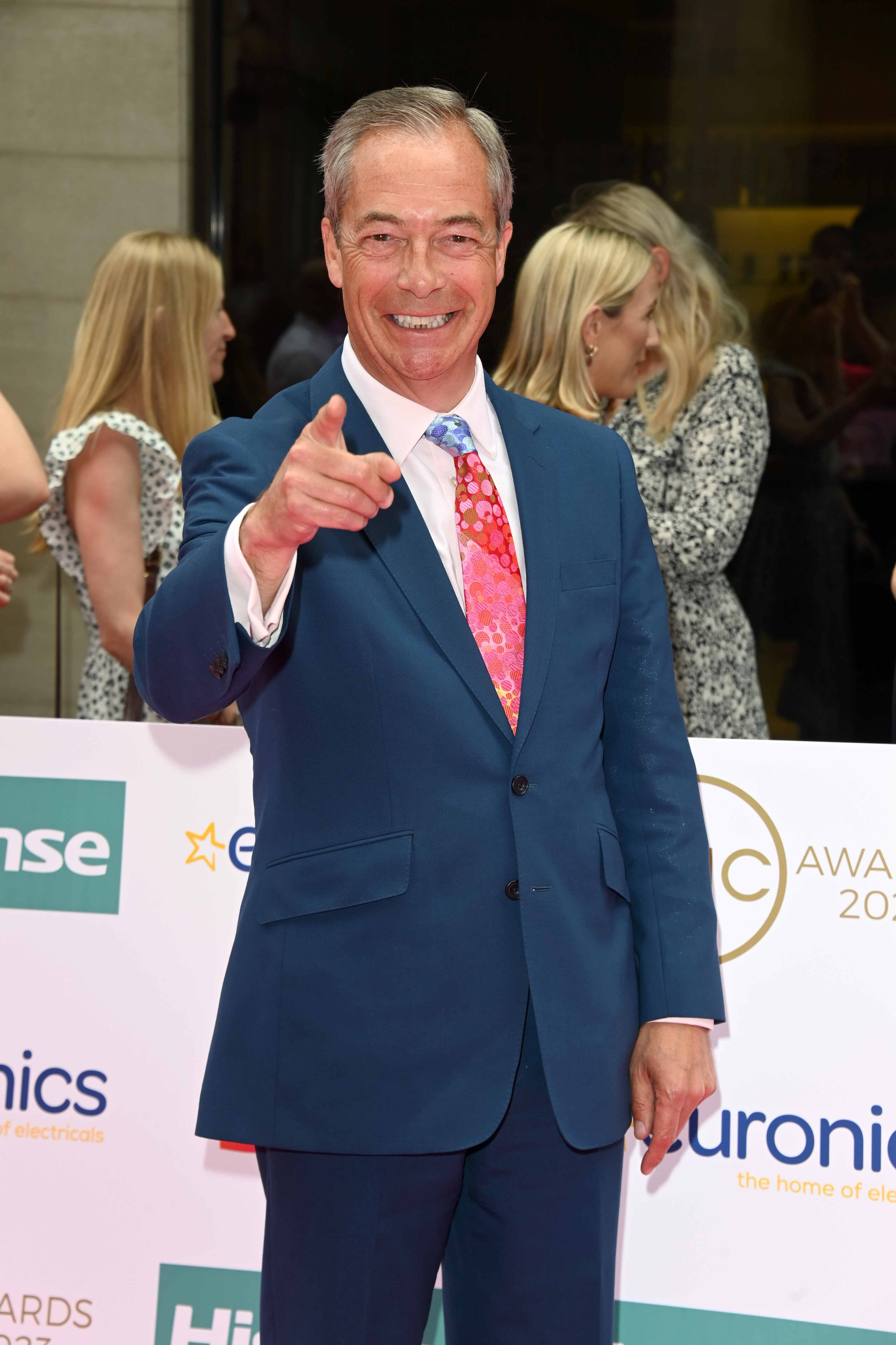 Nigel Farage Booed After Winning TV Award | HuffPost UK Politics