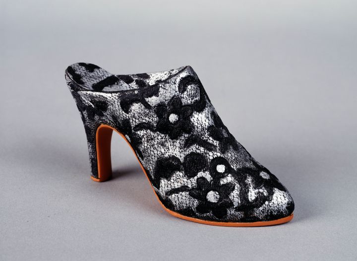  floral lace Sabot shoe(Photo by DeAgostini/Getty Images)