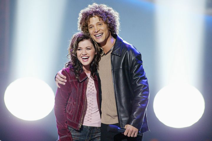 Kelly Clarkson with fellow contestant Justin Guarini during the American Idol finale in 2002.