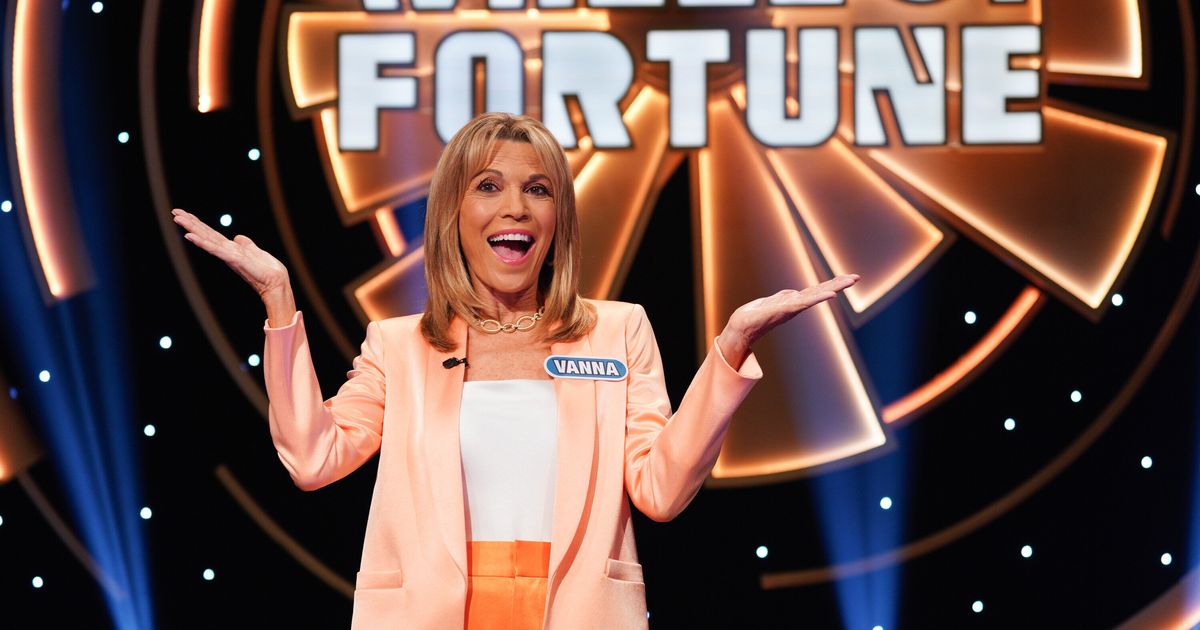 Vanna White Threatens To Quit Wheel Of Fortune Over Salary Huffpost Entertainment