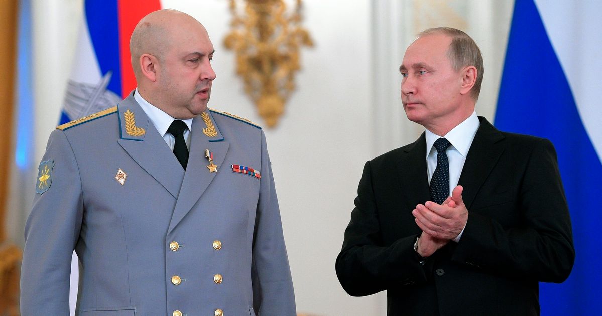Le général russe Sergei Surovikin serait détenu à la suite de la mutinerie de Wagner, selon des sources de l’AP