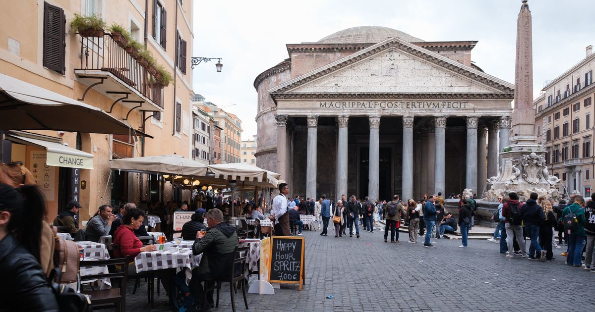 Roma – Pantheon: Lunghe code l’ultimo giorno prima di iniziare a tagliare biglietti costosi