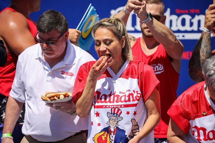 Miki Sudo wins the 2022 Nathan's Hot Dog Eating Contest.