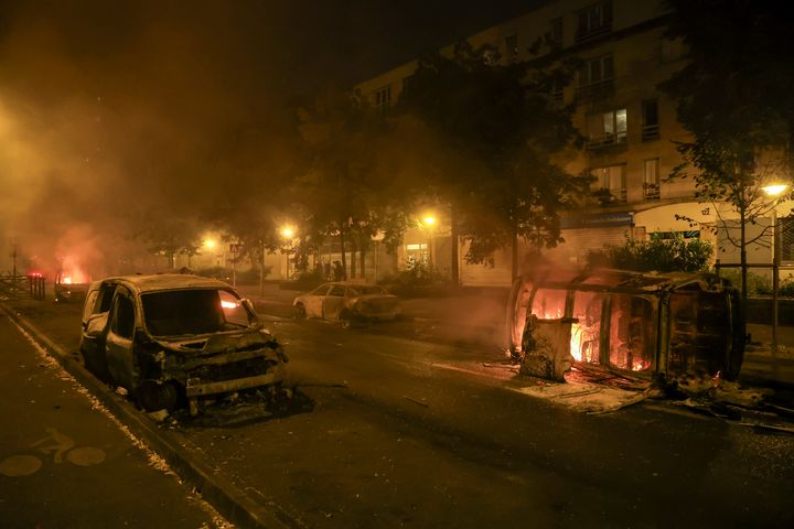 ナンテールで起きた暴動で火をつけられた車（2023年6月30日）