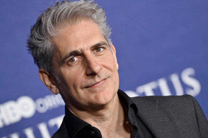Michael Imperioli assiste à estreia da 2ª temporada de "O Lótus Branco" em Los Angeles em 20 de outubro de 2022.