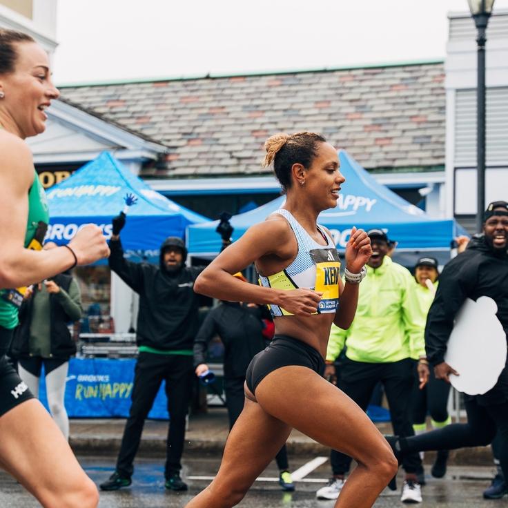 Erika Kemp wanted to complete the Boston Marathon — she did even more. 