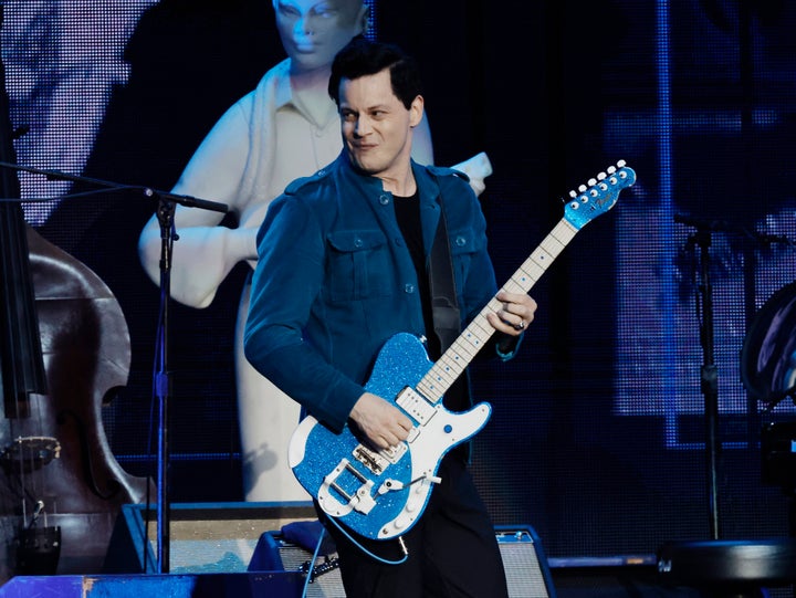 Jack White, mostrado aqui se apresentando em um festival iHeartRadio em 14 de janeiro, citou nomes ao expressar sua aversão pelos convidados de Trump.