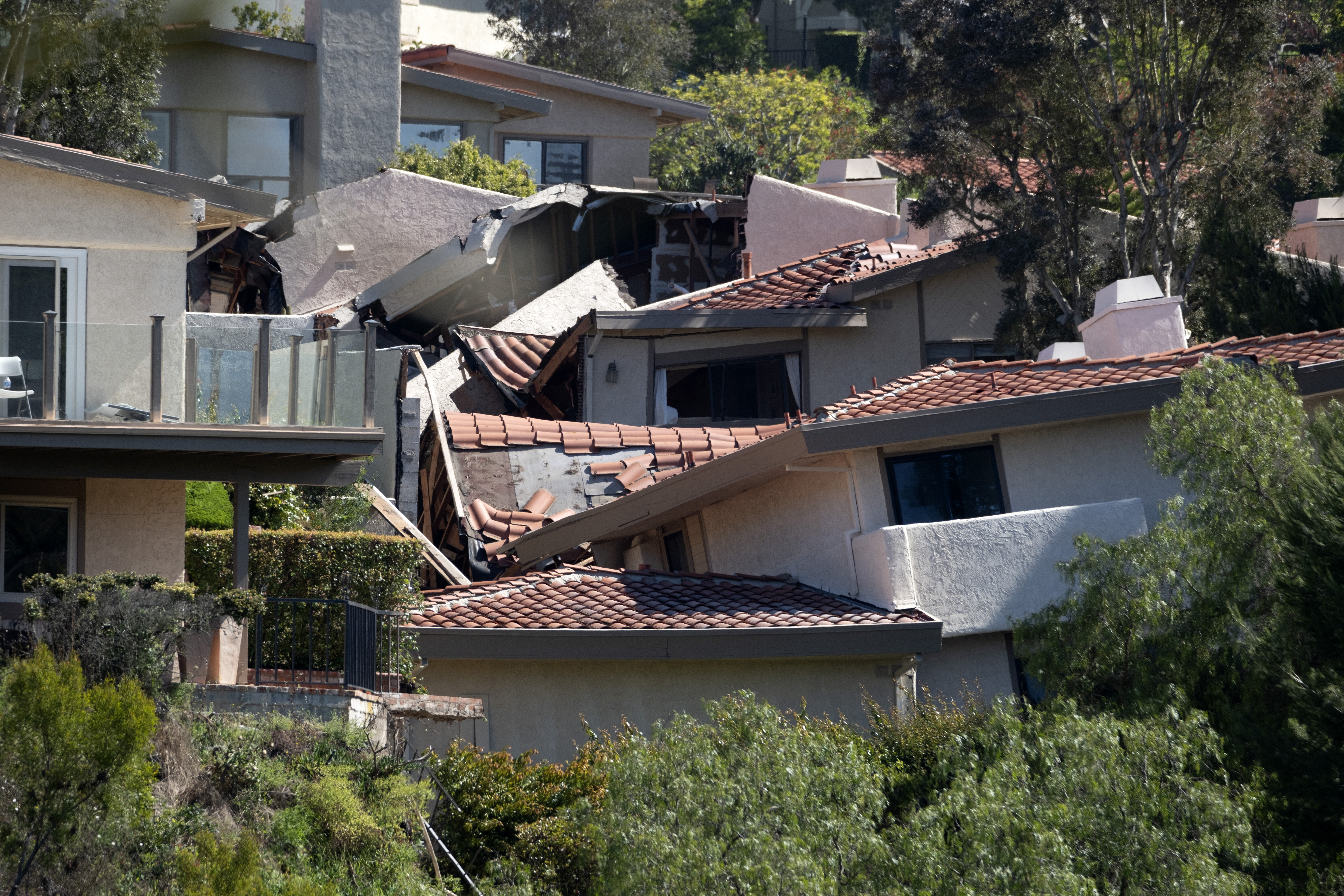 Luxury Homes Ravaged By Southern California Landslide | HuffPost Latest ...