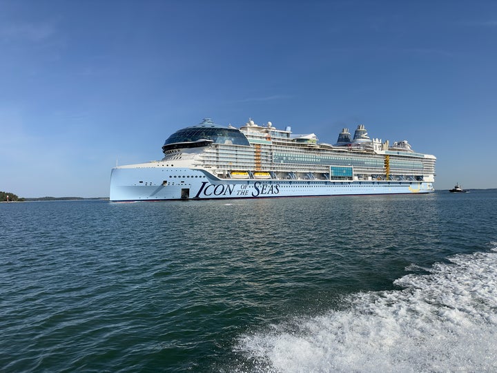 Bulan lalu, Royal Caribbean's "Ikon Laut" berhasil mengarungi lautan terbuka untuk pertama kalinya setelah menyelesaikan uji coba laut pertamanya di Turku, Finlandia, yang sedang dibangun di galangan kapal Meyer Turku.