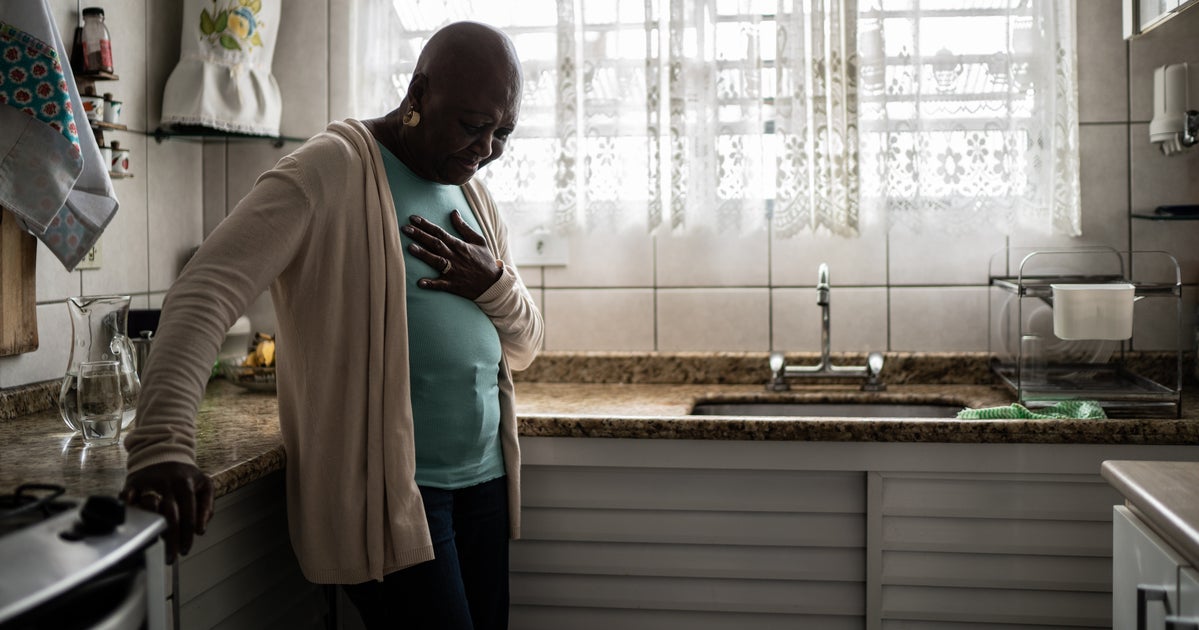 If You Get This Sharp Pain Under Breasts, It’s Time To See A Doctor If You Get This Sharp Pain Under Breasts, It’s Time To See A Doctor