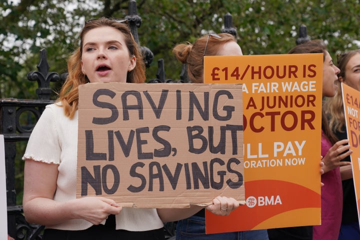 Poor Pay Rise Public Sector Workers Receive Around 6% Pay Rises | HuffPost UK Politics