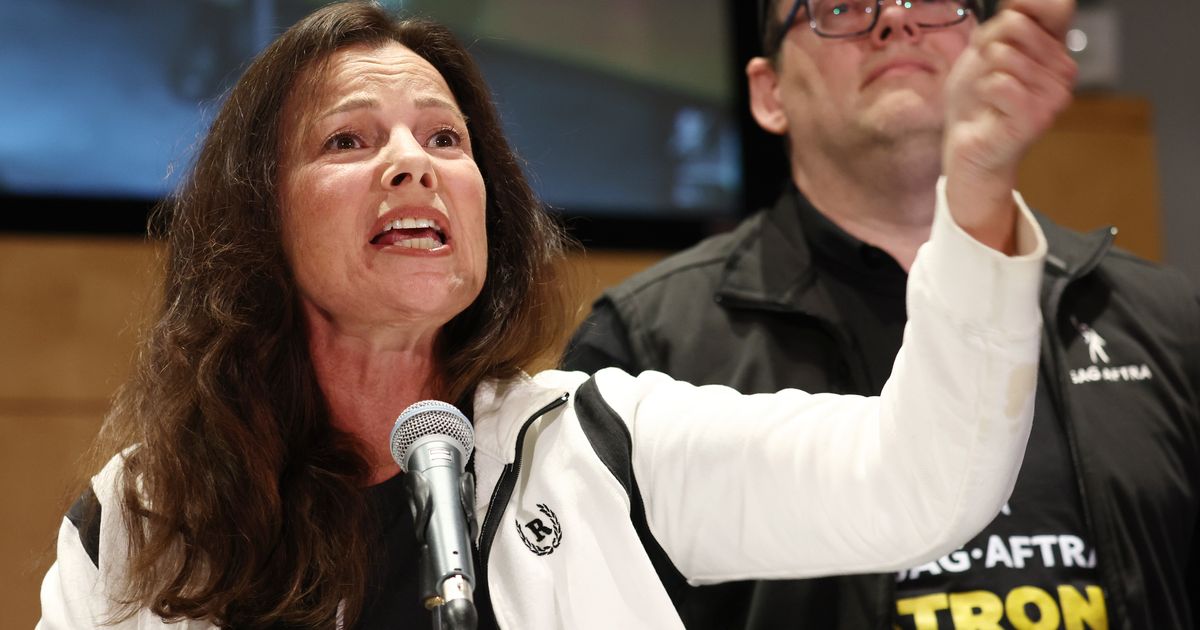 Fran Drescher Blasts Hollywood Execs In Fiery Strike Speech | HuffPost ...