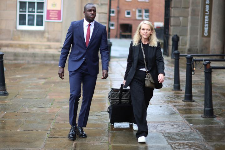 Ο ποδοσφαιριστής Μπενζαμέν Μεντί φτάνει με την δικηγόρο του στο δικαστήριο του Τσέστερ για τη δίκη του μετά από καταγγελίες για βιασμό και σεξουαλική επίθεση, Τσέστερ, Βρετανία - 14 Ιουλίου 2023