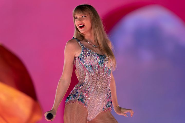 Η Taylor Swift επί σκηνής στο Νάσβιλ του Τενεσί, στο πλαίσιο της περιοδείας της «The Eras Tour», 5 Μαΐου 2023. (AP Photo/George Walker IV, File)
